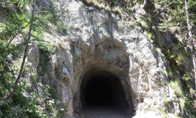 Confortements au rocher du tunnel du sentier des Italiens